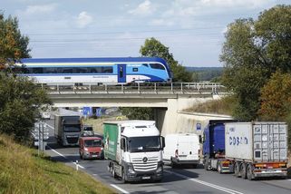 Vláda slibuje větší slevu na jízdném, termín je nejasný - Novinky